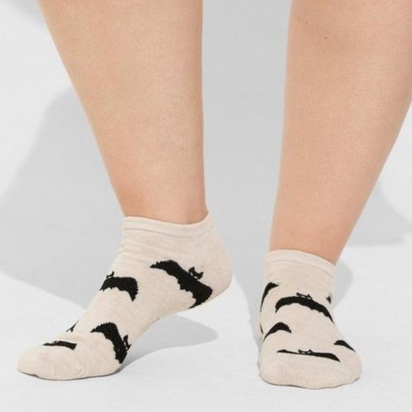 ❤️NWT TORRID WIDE WITH 5 PAIRS HALLOWEEN SHORTIE SOCKS - SKULLS BATS GHOSTS - Picture 2 of 10